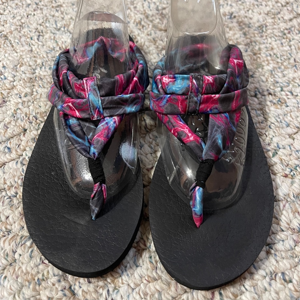 Skechers yoga form sandals